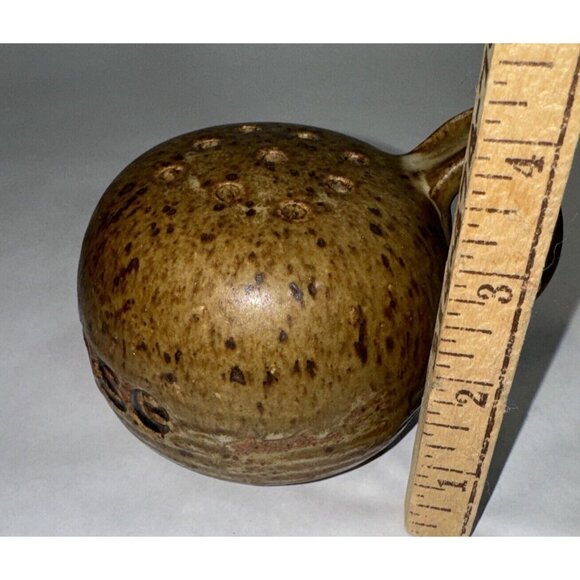 Vintage POTTERY CHEESE SHAKER Wide Handle, Cork 1983 Country Farm Rustic Kitchen - Picture 6 of 8